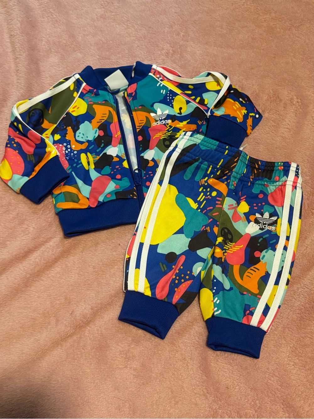 Adidas jogging set